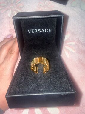 AUTHENTIC Versace Gold Textured Band Ring with green rhinestones + with box